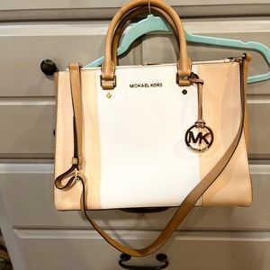 Michael Kors Sutton Large
Color-Block Saffiano Leather...